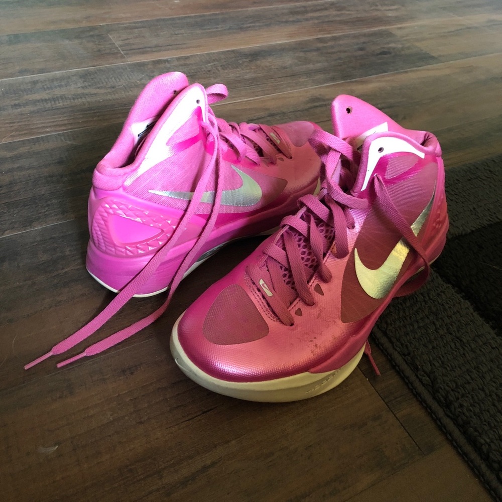 Hot pink nike Hyperdunks!